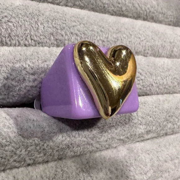 Purple Resin Heart Ring w/ Gold Tone Heart – Size 6 Statement Ring - Picture 2 of 16